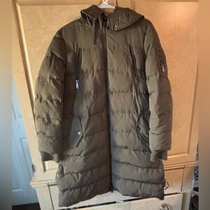 BCBG Olive Green Women’s Winter puffer Jacket Size Medium